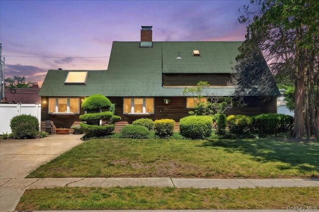 61 Elbow Lane, Levittown, NY 11756