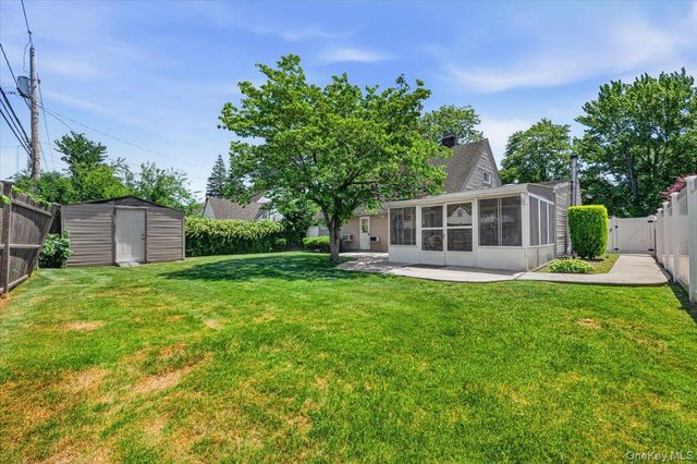 61 Elbow Lane, Levittown, NY 11756