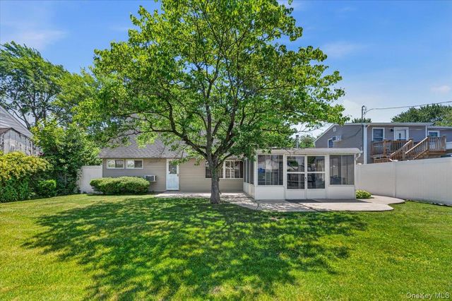 61 Elbow Lane, Levittown, NY 11756