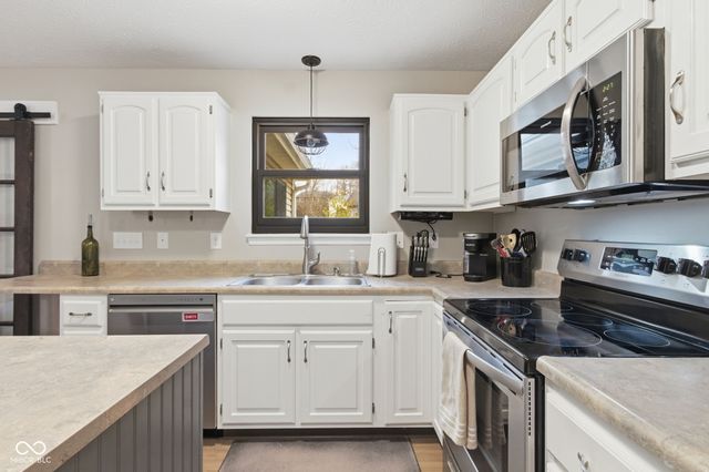 1131 Crystal Court, Avon, IN 46123