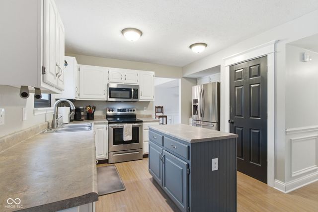 1131 Crystal Court, Avon, IN 46123