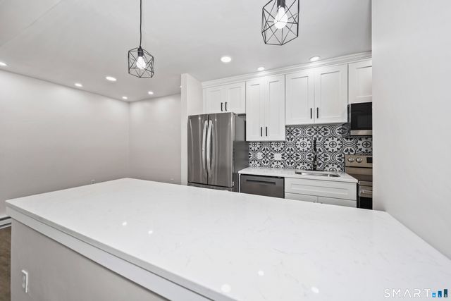 17 Wauwinet Court 17, Guilford, CT 06437