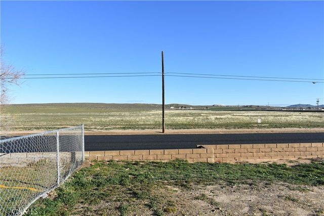 15224 Tournament Drive, Helendale, CA 92342