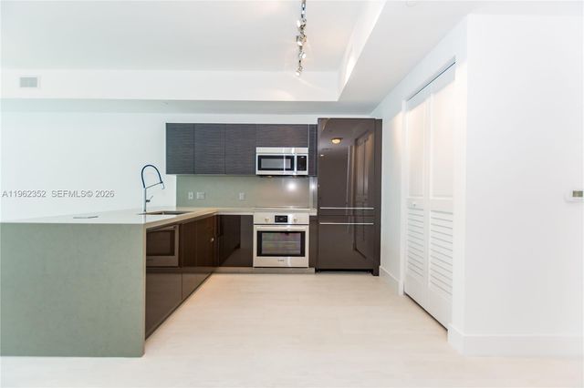 1080 Brickell Ave 1706, Miami, FL 33131