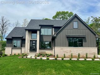 2934 W Walton Boulevard, Waterford Charter Township, MI 48329