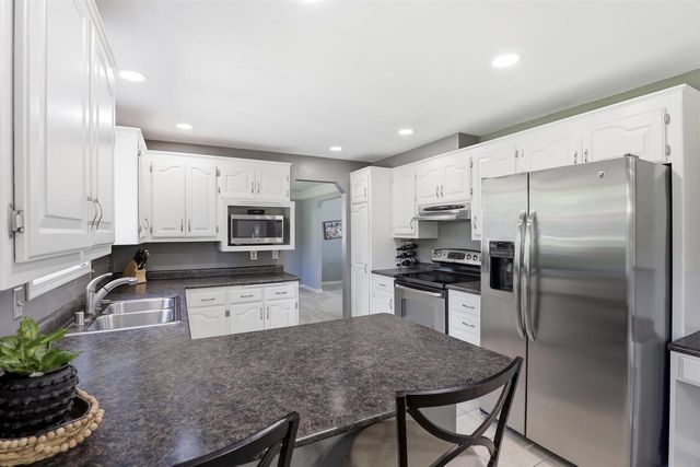 3501 N MORRISON STREET, Appleton, WI 54911
