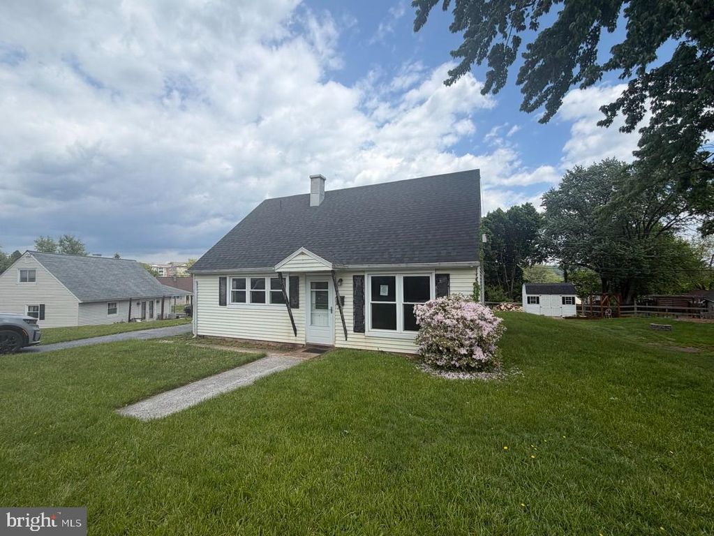 1058 N PINE ST, Middletown, PA 17057