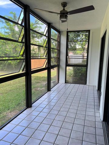 19055 NW 62nd Avenue 111, Hialeah, FL 33015