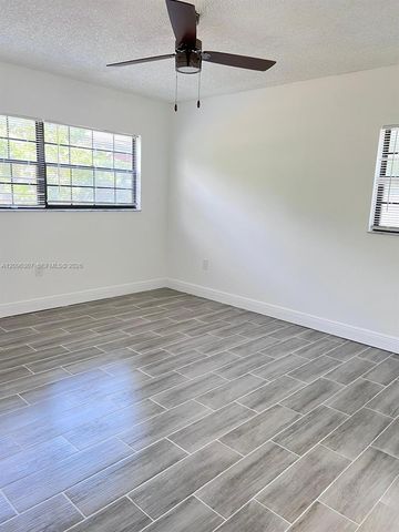19055 NW 62nd Avenue 111, Hialeah, FL 33015