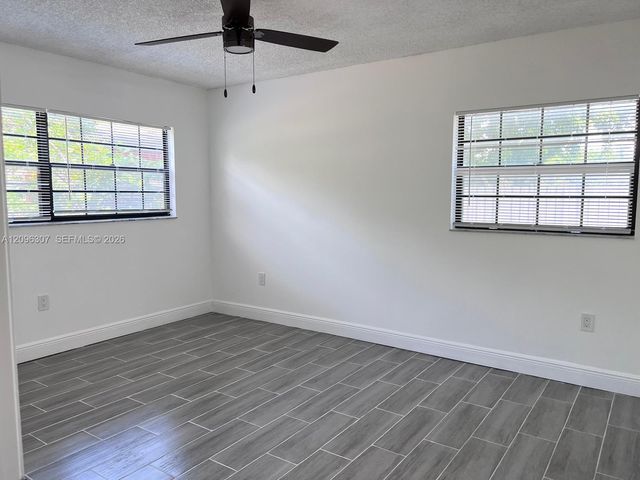 19055 NW 62nd Avenue 111, Hialeah, FL 33015