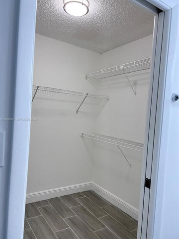 19055 NW 62nd Avenue 111, Hialeah, FL 33015