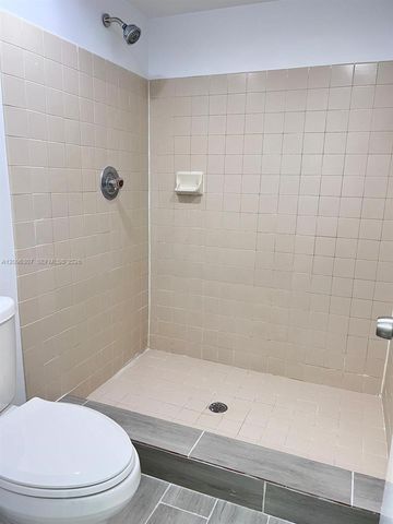 19055 NW 62nd Avenue 111, Hialeah, FL 33015