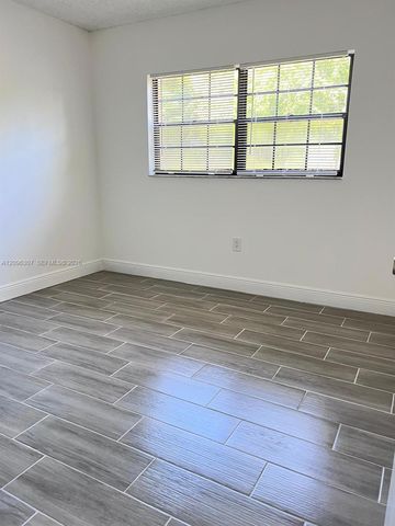 19055 NW 62nd Avenue 111, Hialeah, FL 33015