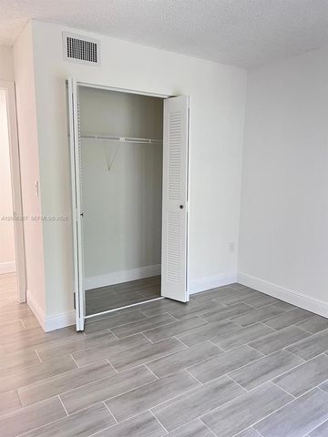 19055 NW 62nd Avenue 111, Hialeah, FL 33015