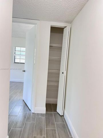 19055 NW 62nd Avenue 111, Hialeah, FL 33015
