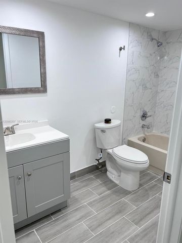 19055 NW 62nd Avenue 111, Hialeah, FL 33015