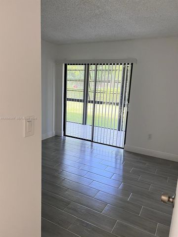 19055 NW 62nd Avenue 111, Hialeah, FL 33015