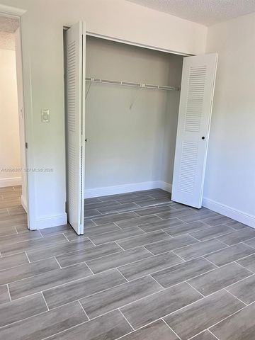 19055 NW 62nd Avenue 111, Hialeah, FL 33015