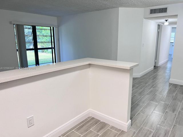 19055 NW 62nd Avenue 111, Hialeah, FL 33015