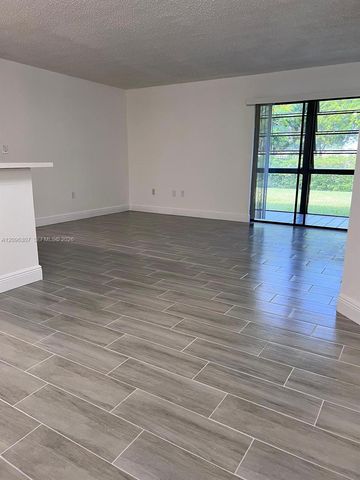 19055 NW 62nd Avenue 111, Hialeah, FL 33015