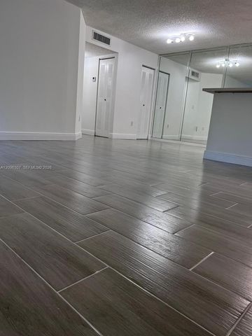 19055 NW 62nd Avenue 111, Hialeah, FL 33015