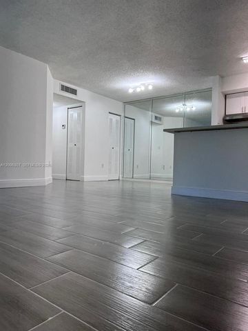 19055 NW 62nd Avenue 111, Hialeah, FL 33015