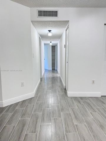 19055 NW 62nd Avenue 111, Hialeah, FL 33015