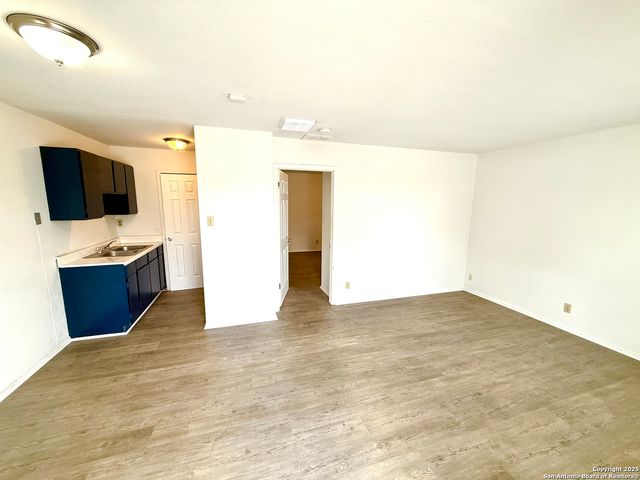 703 W Summit Ave Apt 1, San Antonio, TX 78212