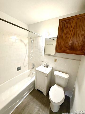703 W Summit Ave Apt 1, San Antonio, TX 78212