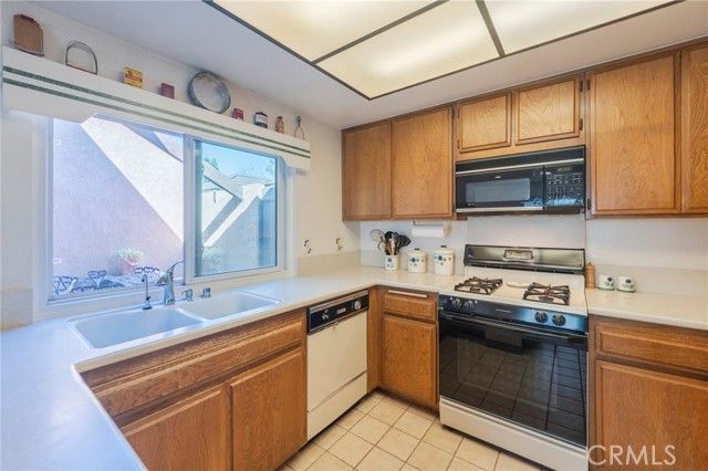 7911 Woodlake Drive 77, Huntington Beach, CA 92647