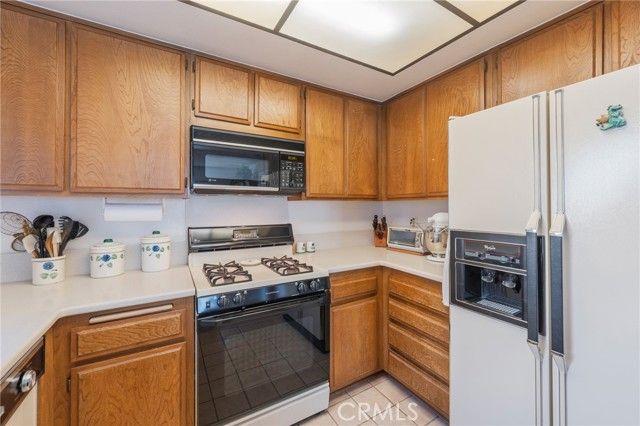 7911 Woodlake Drive 77, Huntington Beach, CA 92647