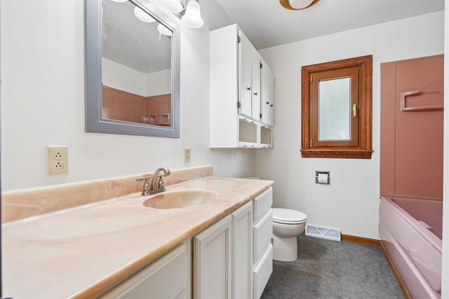 149 E Mt. Vernon Road, Waterloo, IA 50703