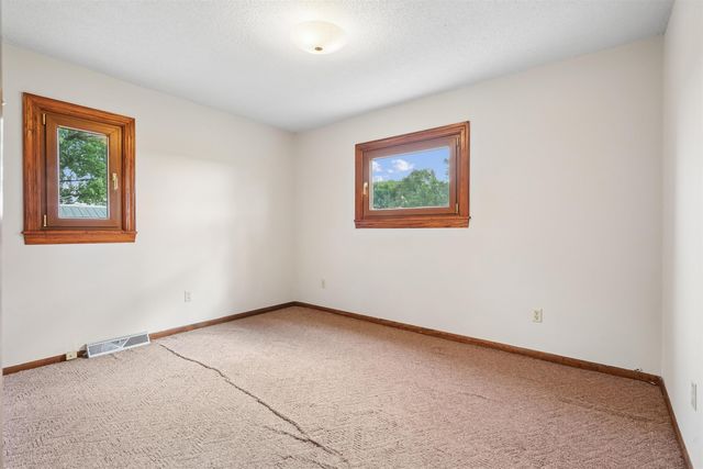 149 E Mt. Vernon Road, Waterloo, IA 50703