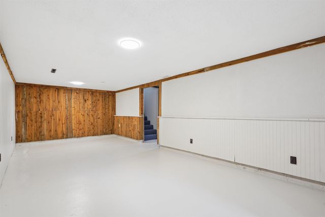 149 E Mt. Vernon Road, Waterloo, IA 50703
