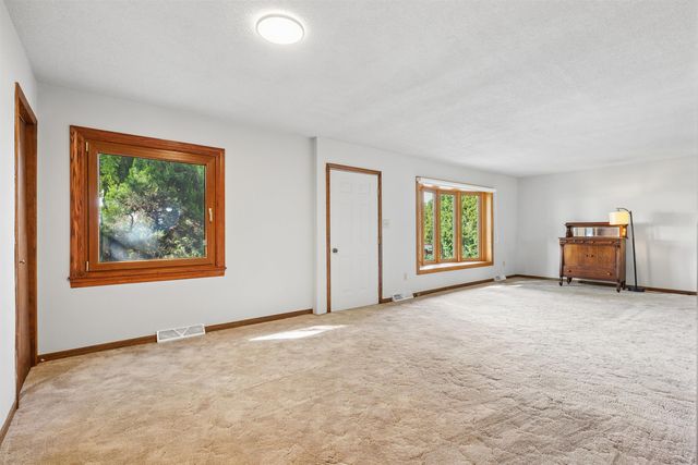 149 E Mt. Vernon Road, Waterloo, IA 50703