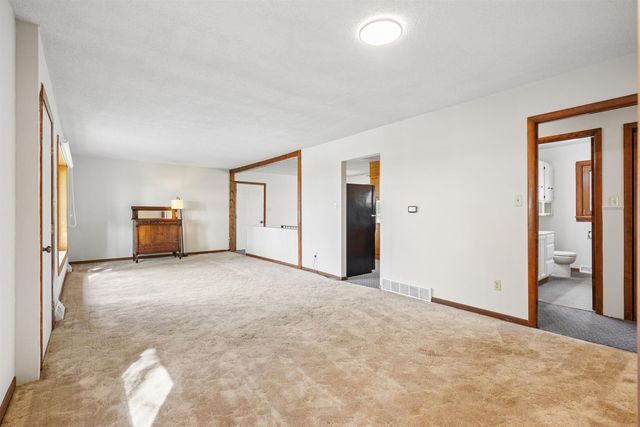 149 E Mt. Vernon Road, Waterloo, IA 50703