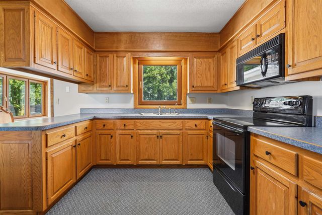149 E Mt. Vernon Road, Waterloo, IA 50703