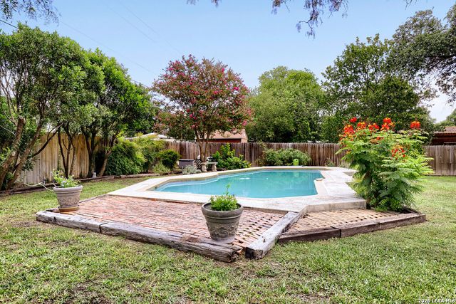 105 HARRIETT DR, San Antonio, TX 78216