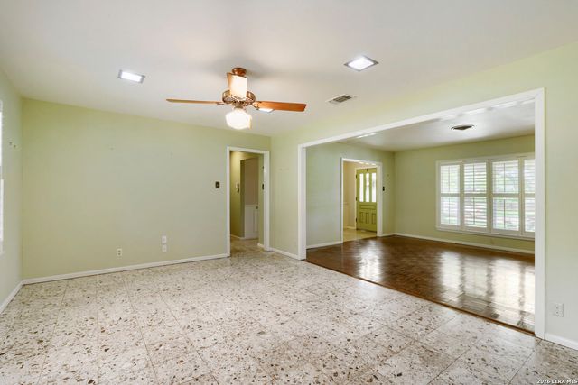 105 HARRIETT DR, San Antonio, TX 78216