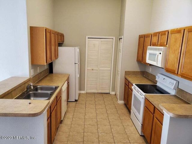 7920 MERRILL Road 612, Jacksonville, FL 32277