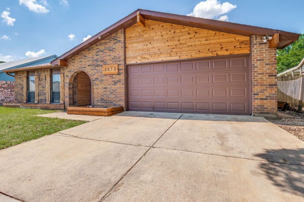 2813 Woodlark Drive, Fort Worth, TX 76123