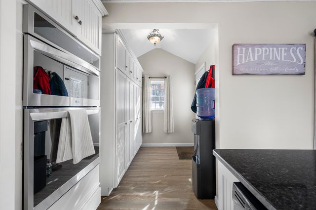 32 Main Street, Kingston, NH 03848