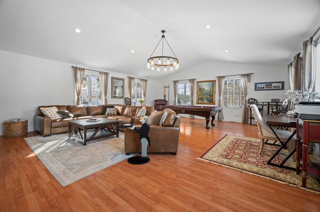 32 Main Street, Kingston, NH 03848