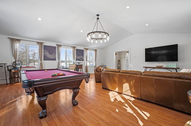 32 Main Street, Kingston, NH 03848