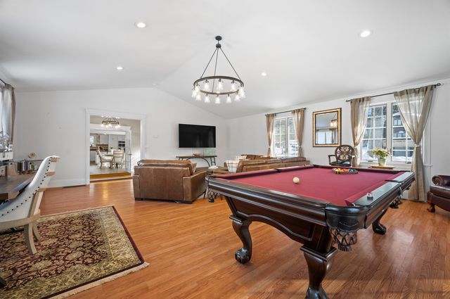 32 Main Street, Kingston, NH 03848