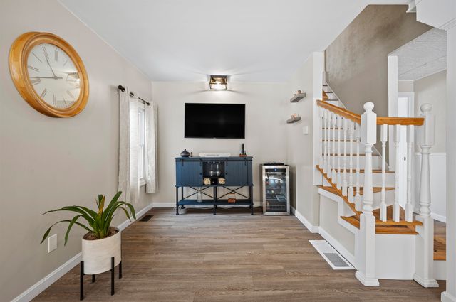 32 Main Street, Kingston, NH 03848