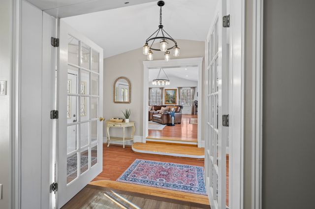 32 Main Street, Kingston, NH 03848