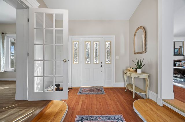 32 Main Street, Kingston, NH 03848