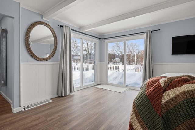 32 Main Street, Kingston, NH 03848