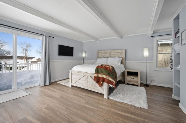 32 Main Street, Kingston, NH 03848